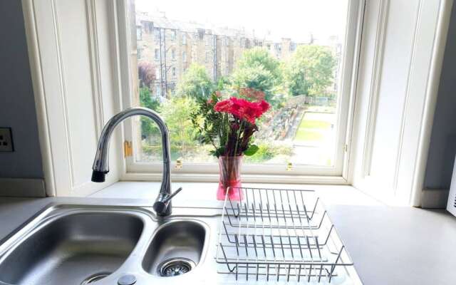 Newly Refurbished Duplex in Edinburgh City Centre