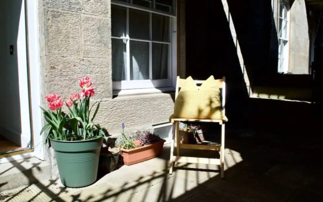 1 Bedroom Flat In Edinburghs New Town