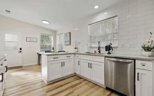 The Oak Hideaway Pet Friendly 3bd!