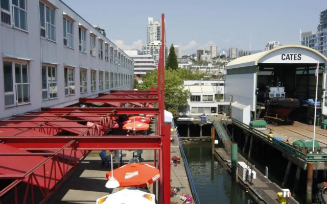 Lonsdale Quay Hotel