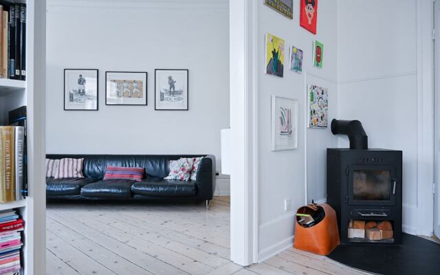 Beautiful 2 Bedroom Apartment With Designers Furniture In Downtown Copenhagen