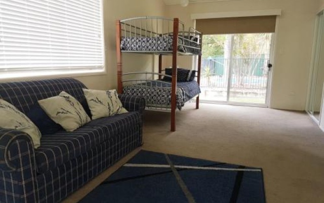 15 Larapinta Court Family Home With Swimming Pool In A Quiet Street And Central Location Close To Cbd – Guest Rooms – Rainbow Beach