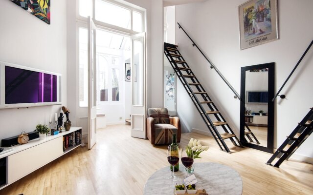Bright Cromwell Road Loft - JSD