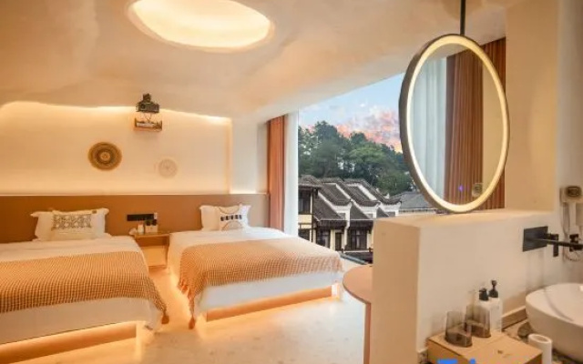 Hengyang and Shanruyuan Hotel (Damiao Branch in Nanyue Scenic Area)