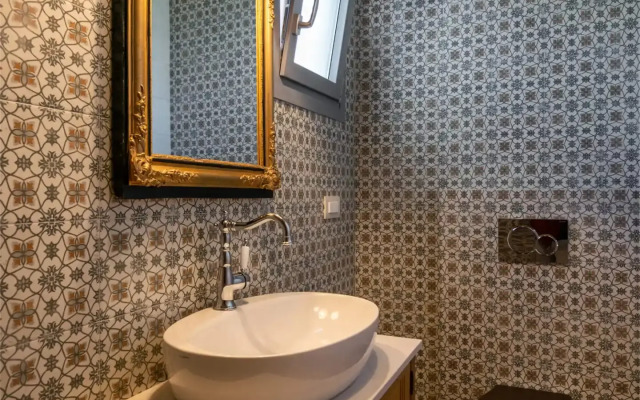 Harites Home Apartments Adamas