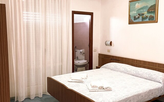 Hotel Sara - 3 Guests Room - n 5