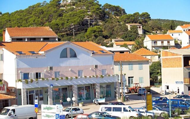 Sea View Apartment Serene, Sleeps 7