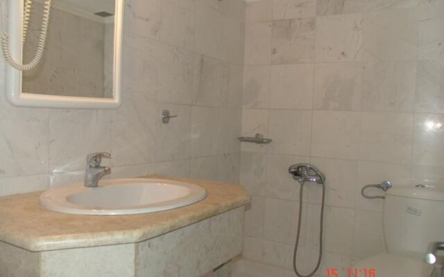 Nikos Apartments