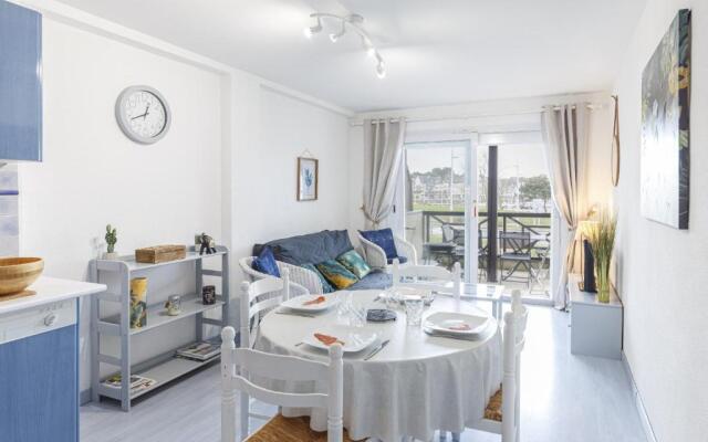 Appartement vue sur le port avec piscine commune