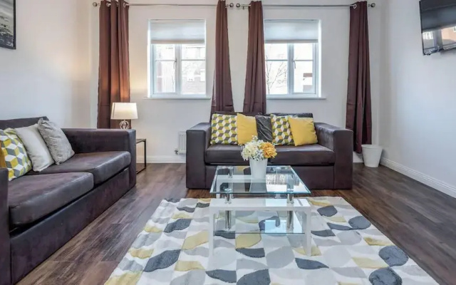 2 Bed Apartment Sleeps 5 - Wifi, Free Parking