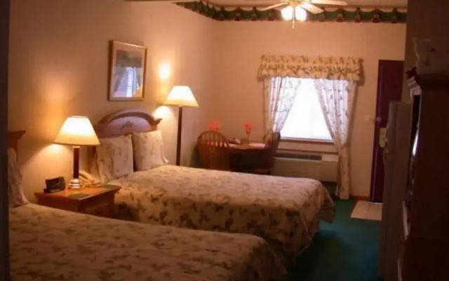 Townhouse Inn & Suites