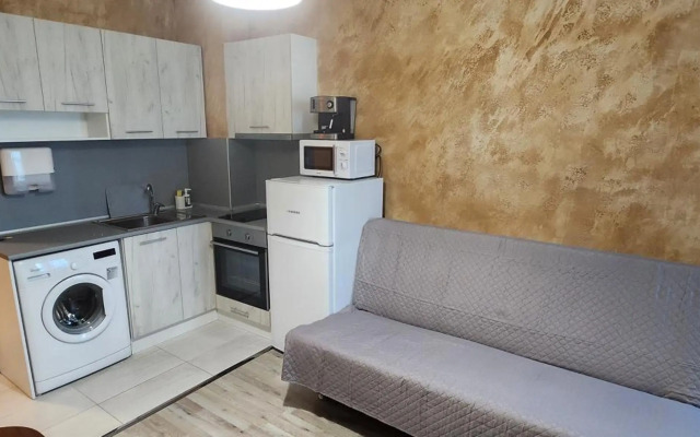 Colonel apartment 954