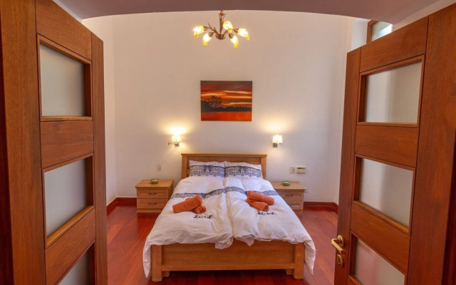 Art apartment in Mamila