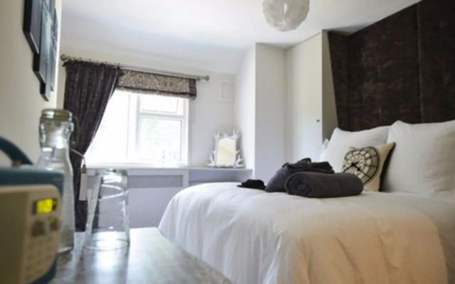 Crazy Fox Hurley Boutique Bed & Breakfast