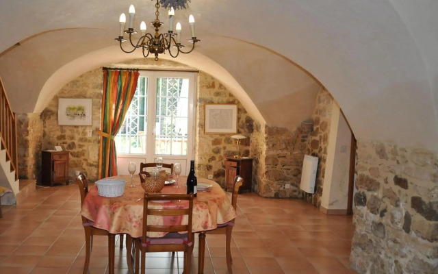Charming Stone House With Terrace and Garden, Lussan