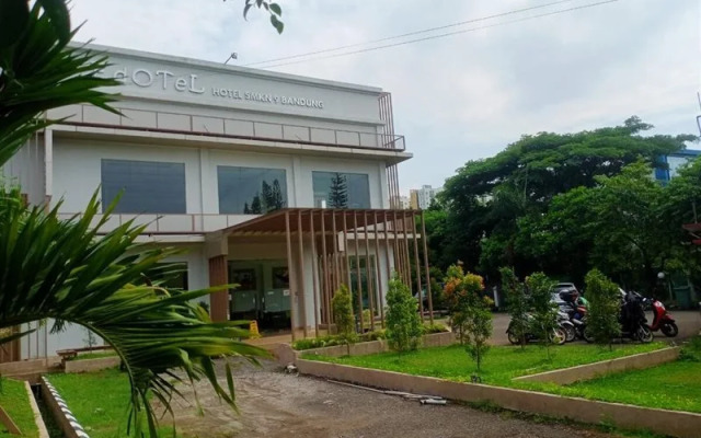 OYO 90102 Edotel Hotel By Dbest Hospitality