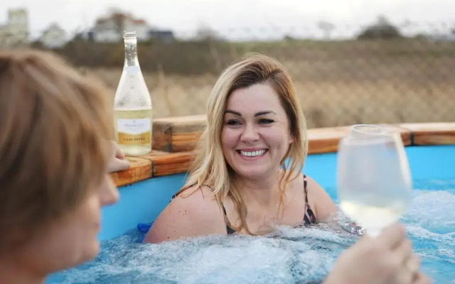 Holiday Resort With Sauna and Jacuzzi, Mielenko