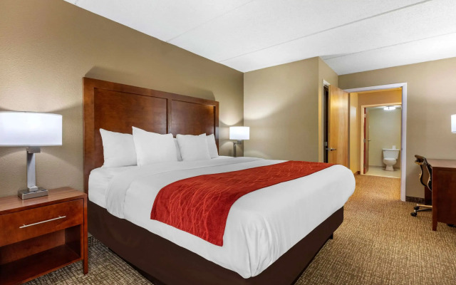 Comfort Inn & Suites Hamilton Place