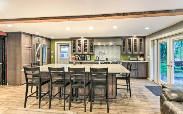 Waterfront Ashland Home ~ 2 Mi to Downtown!