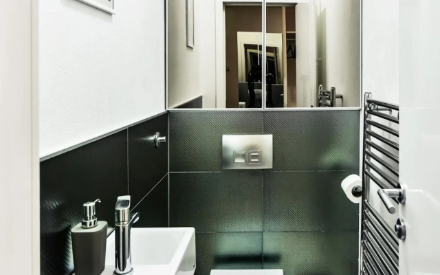 2 bedroom Penthouse in city center, free parking