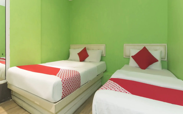 OYO 479 The Green Hotel