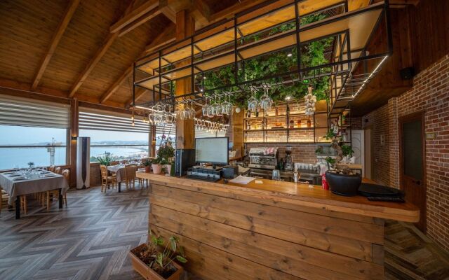 Aerial Hotel & Spa