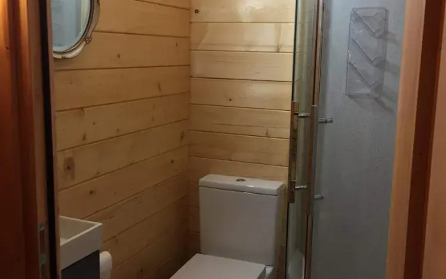 Cosy 1-bed Farm Stay Cabin