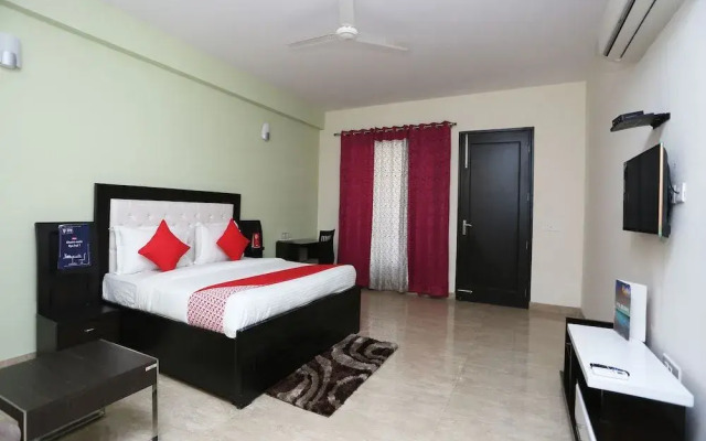 OYO 27674 Dhairya Residency