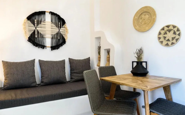 Blue Waves Suites & Apartments
