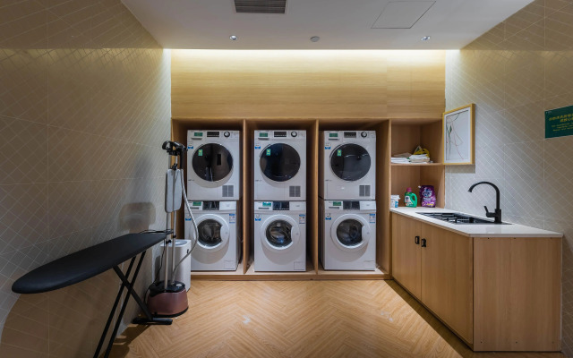 Holiday Inn Chongqing Guanyinqiao by IHG