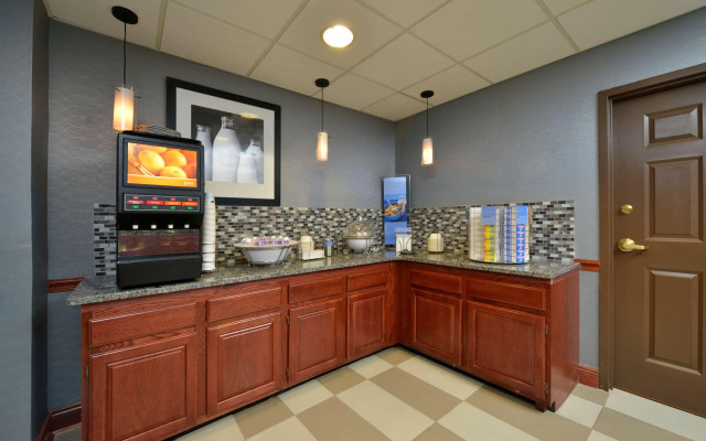 Hampton Inn East Aurora