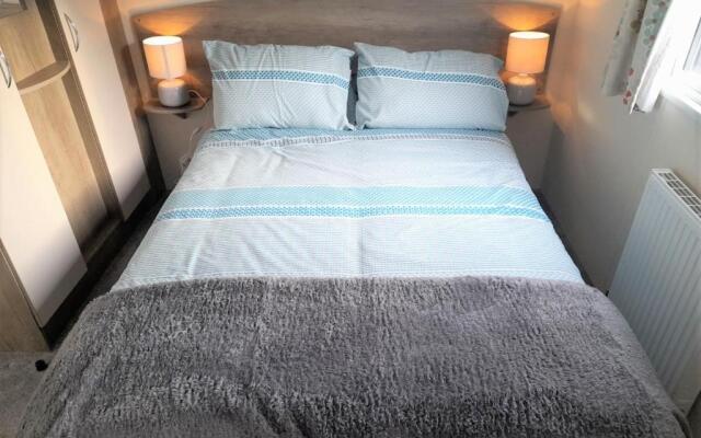 3 Bedroom Modern Caravan Sleeps up to 8