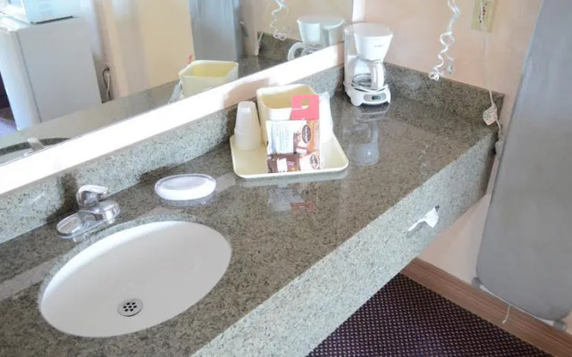 Econo Lodge Medical Center