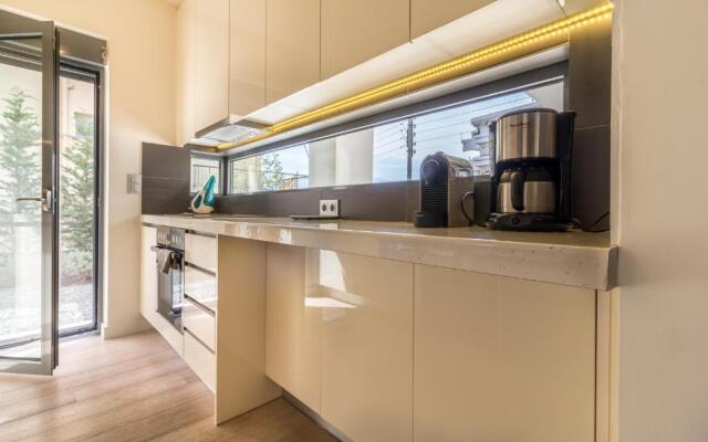 Luxury 3 Bedroom Apartment with garden in Glyfada
