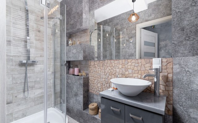 Rainbow Apartment Krakow by Renters