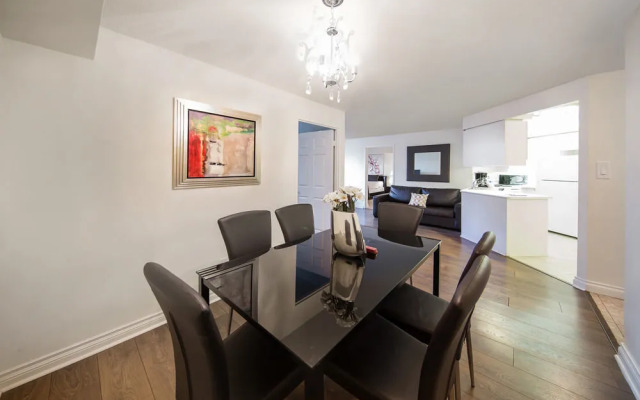 Atlas Suites - Bay & College