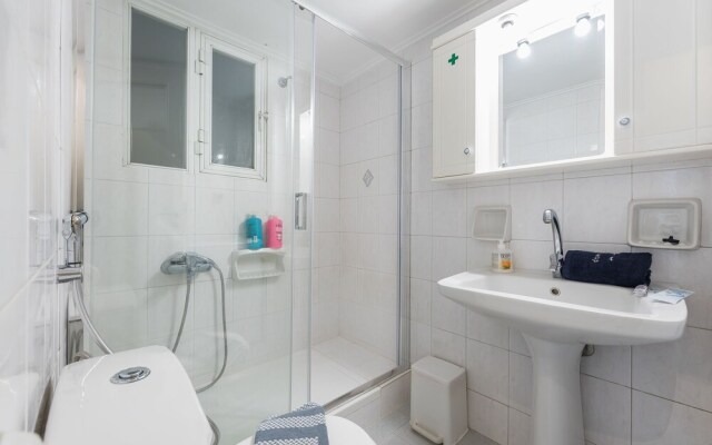 Relaxing Koukaki Apartment by CloudKeys