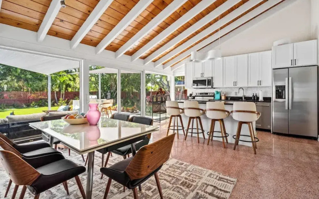 Pool Spacious Backyard Delray Beach Home