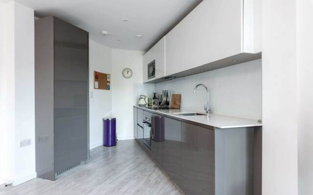 1 Bedroom Apartment With Balcony in Central Brighton