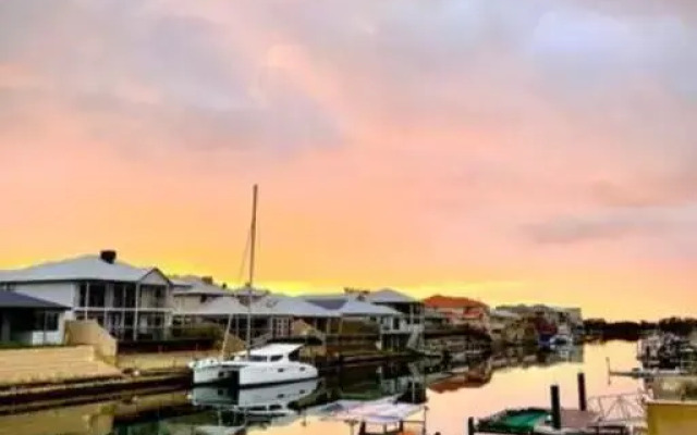 Sandpiper Island Tranquil Waterfront Views & Jetty