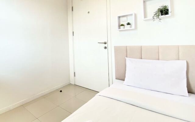 Cheerful And Homey 2Br Apartment At Parahyangan Residence