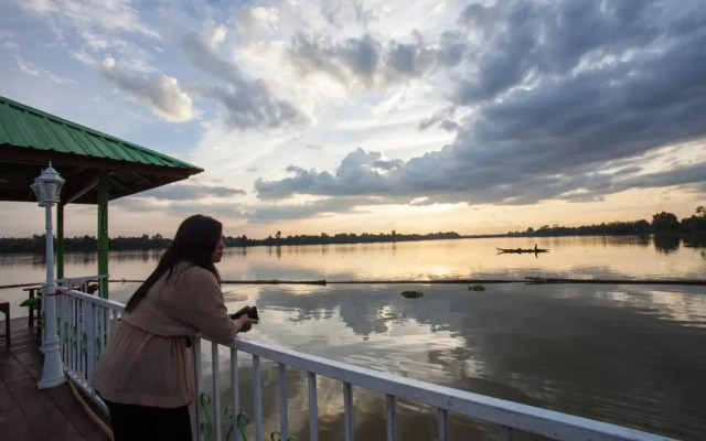 Bluemoon Riverside Resort