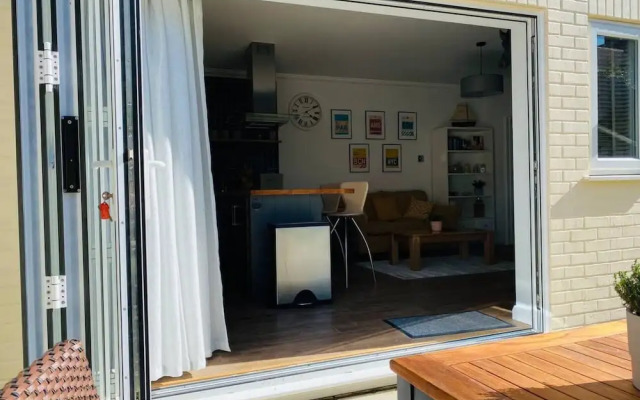 Luxury Apartment-golden Triangle, Parking & Garden