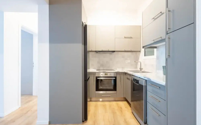 Urban Comfort 2 Bdrm Next to Metro