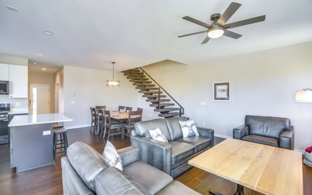 Ski-in/ski-out Granby Townhouse w/ Private Hot Tub