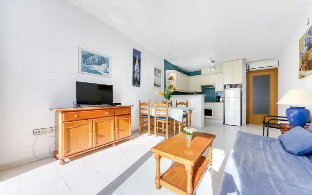 Apartment in Roses With Shared Pool
