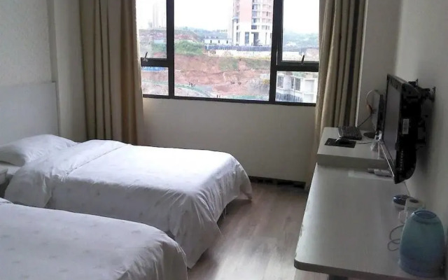 Lily Holiday Hotel (Yichang East Railway Station Fujiuyuan Xintiandi Branch)