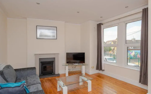 Bright 2 Bedroom Flat Easy Access to London Bridge