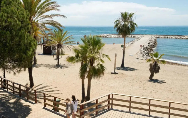 Playas Del Duque Apartment
