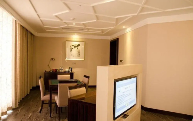 Seasons Meridien Boutique Hotel